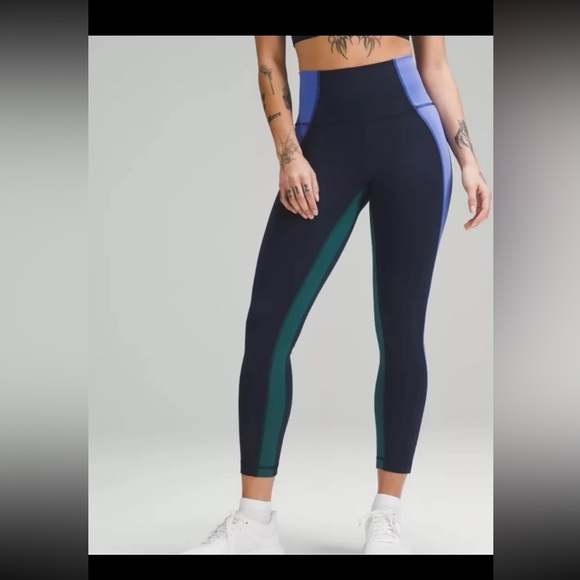 Lululemon Wunder Train High-Rise Tight 25"
Colour Block size 8 - Picture 4 of 12